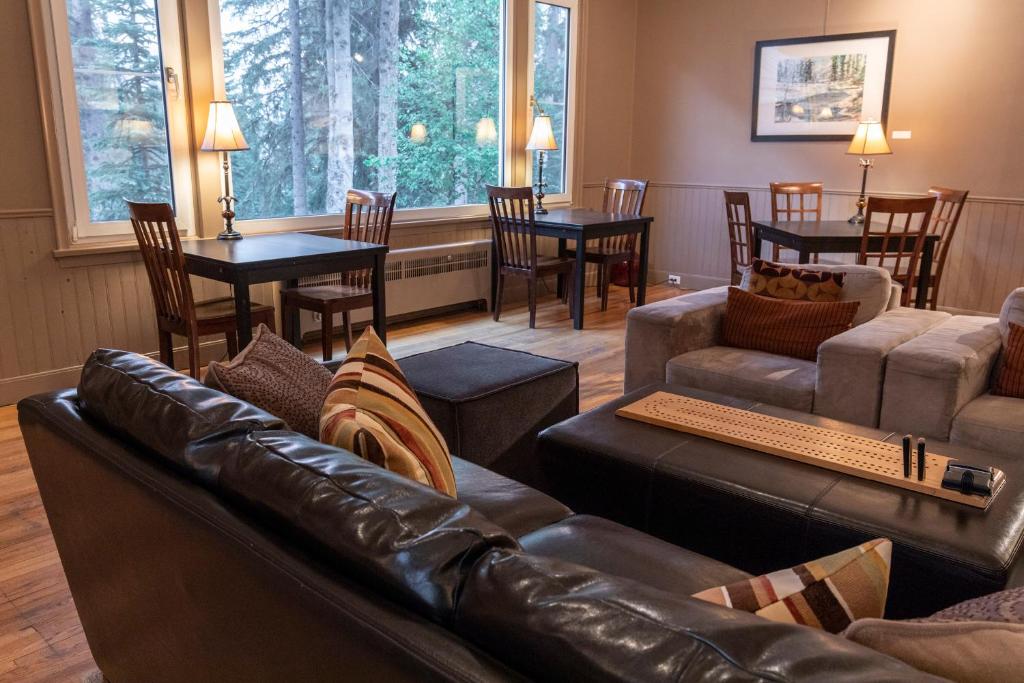 Banff Boutique Inn - Adults only photo 4