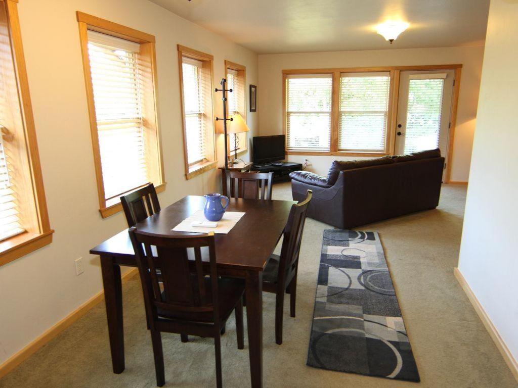 Hutson's Hideaway 1 Bedroom Apts by Redawning image