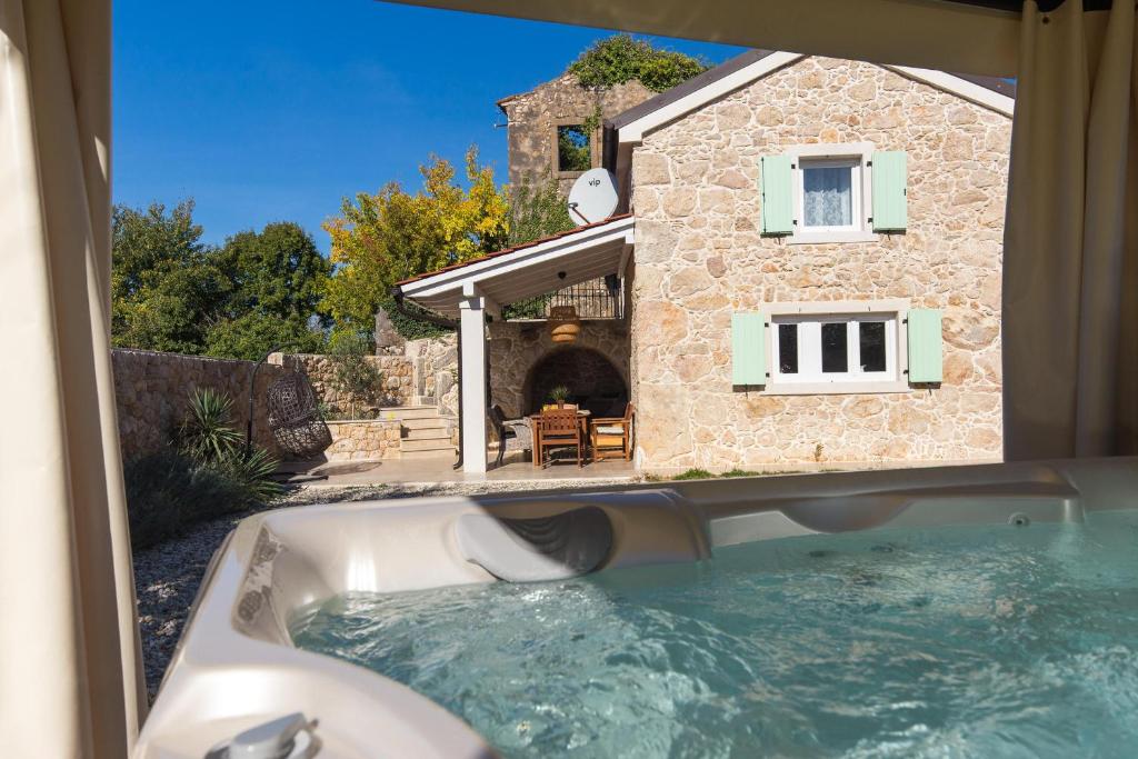 House Misto photo 1