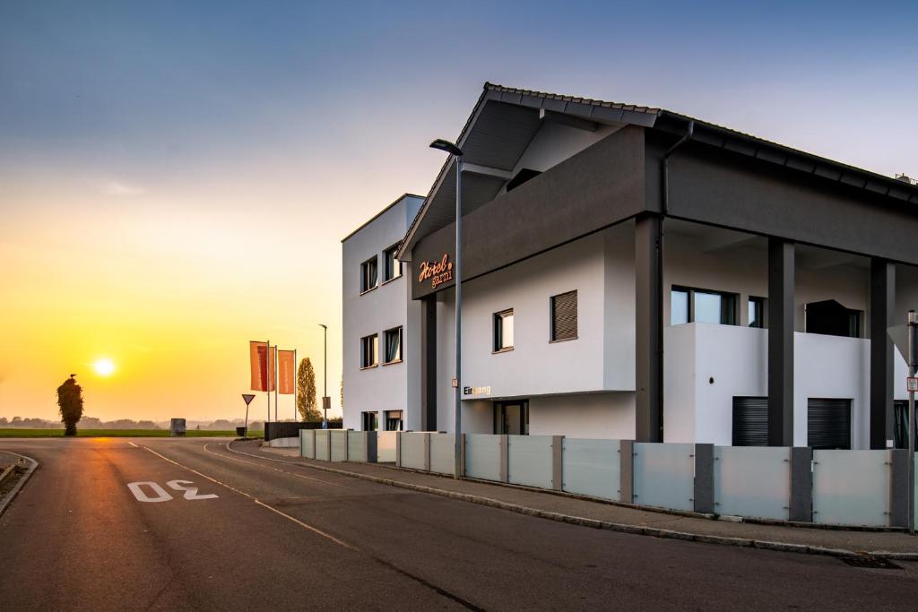 Hotel am Stadtrand photo 1