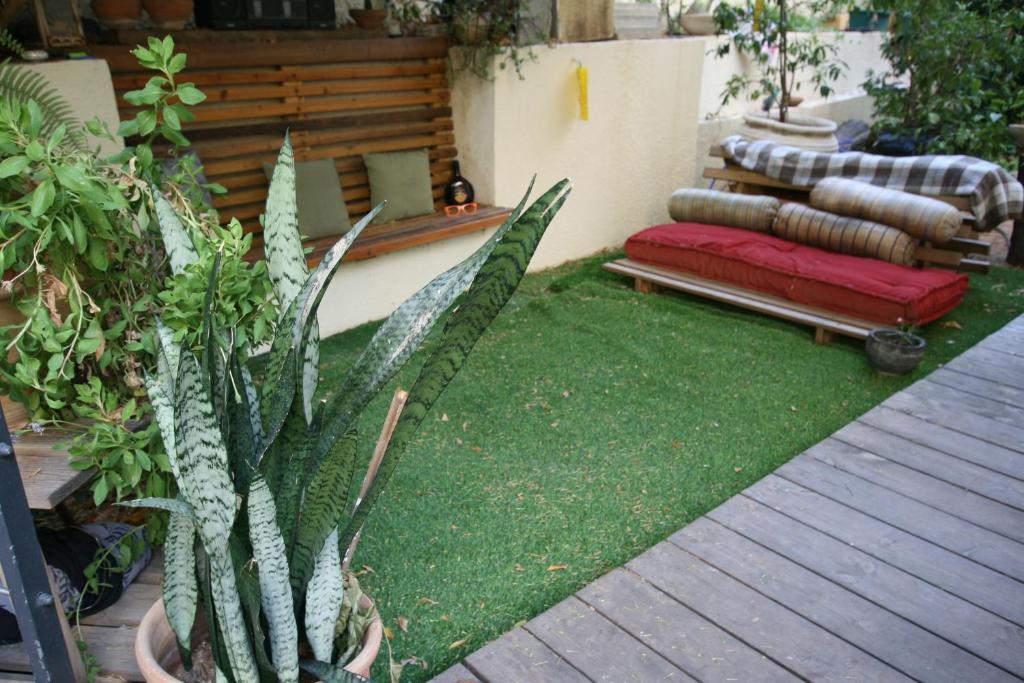 Wonderful Garden Apartment photo 2