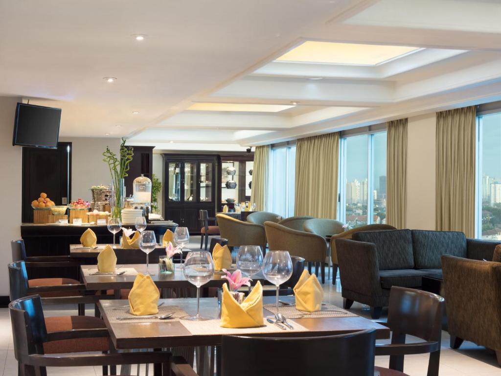 Двухместный (Deluxe Queen Room with Free Upgrade), Hotel Santika Premiere Slipi Jakarta