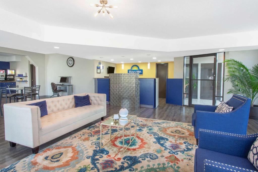 Days Inn by Wyndham Clinton - Laurens I-26 photo 1