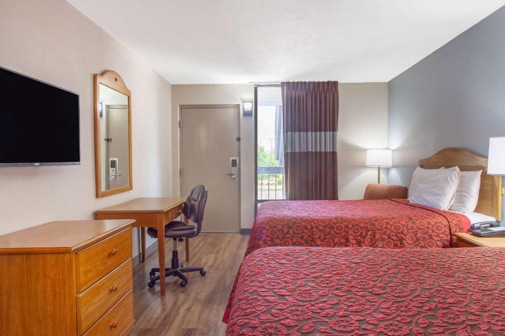 Days Inn by Wyndham Clinton - Laurens I-26 photo 4