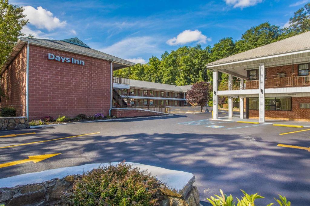 Days Inn by Wyndham Elmsford / White Plains image