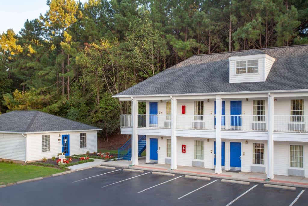 Baymont by Wyndham Greenwood photo 2