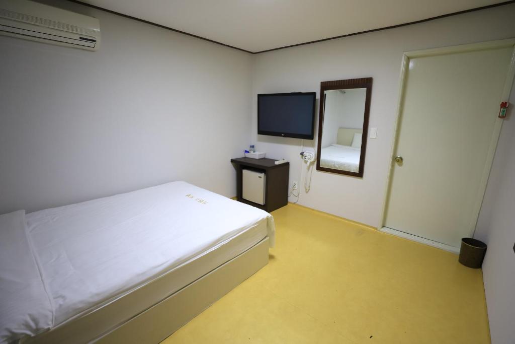 Twins Hotel photo 2