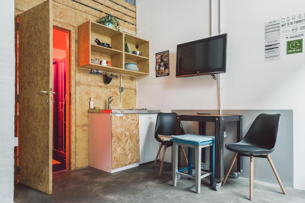 Студио (Семейный номер-студио), Swanky Mint Hostel