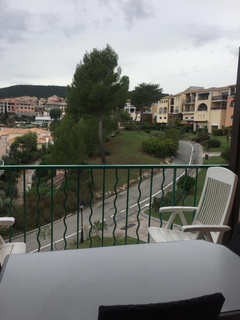 Appartement à Cap Estérel Village Pierre et Vacances Quartier Belvédère Piscines et parking inclus photo 4