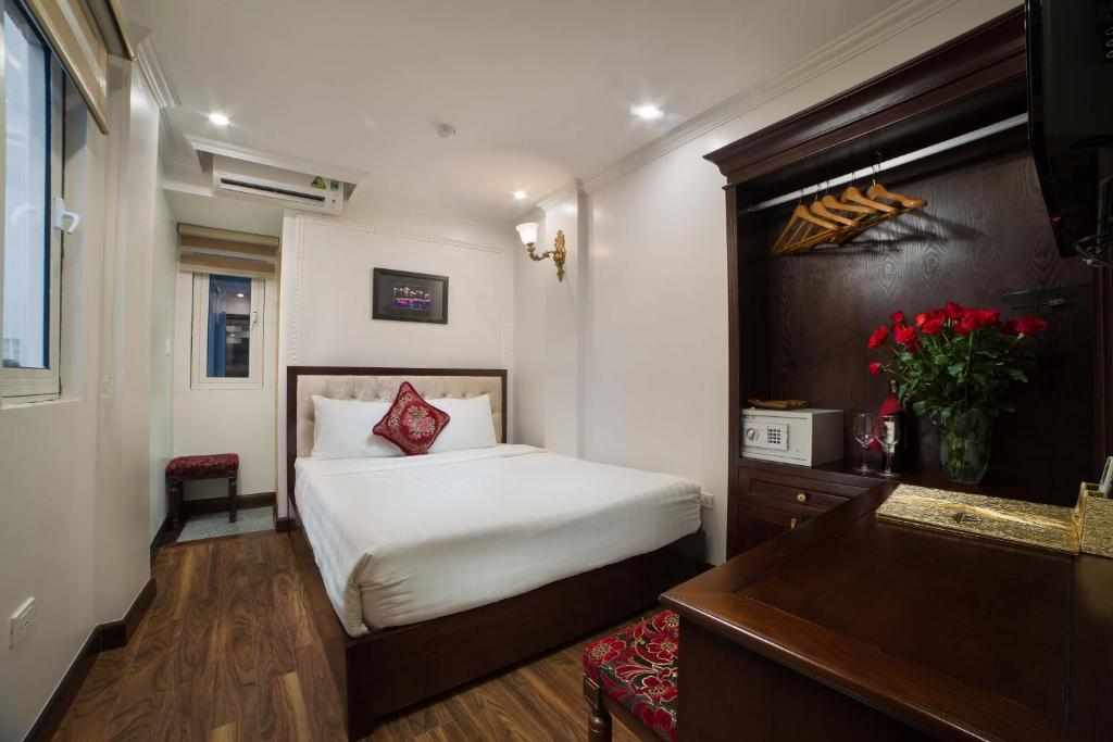 Golden Sail Hotel