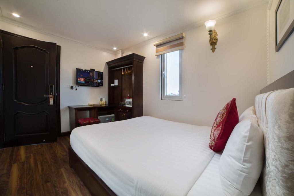 Golden Sail Hotel