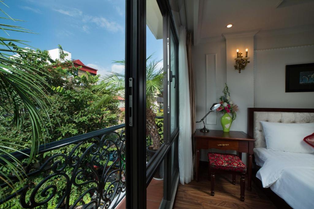Golden Sail Hotel