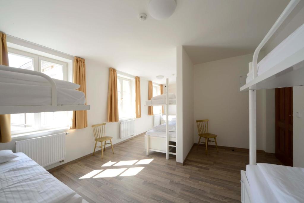 Номер (Кровать в общем 8-местном номере), Хостел Equity Point Prague