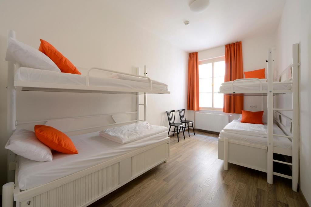 Номер (Кровать в общем номере с 4 кроватями), Хостел Equity Point Prague