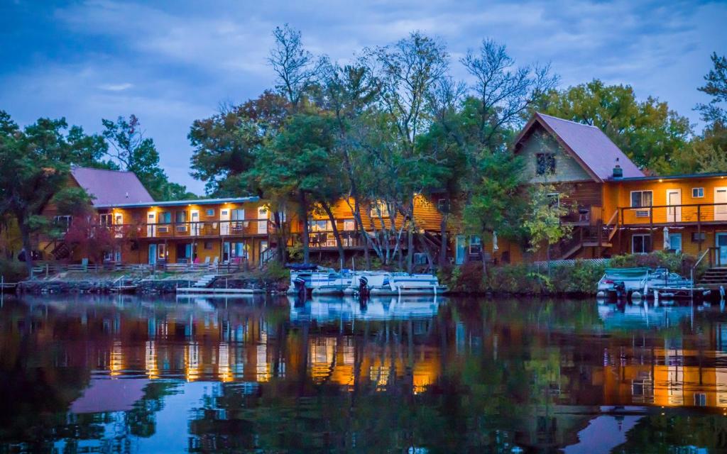 Curriers Lakeview Lodge image