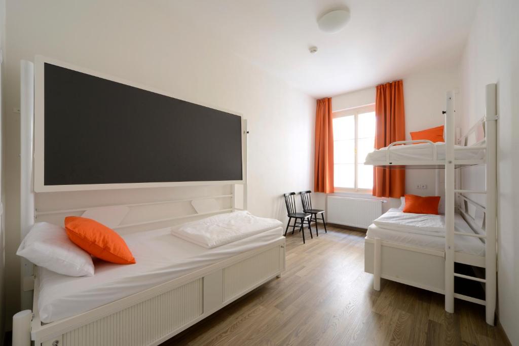 Номер (Кровать в общем номере с 4 кроватями), Хостел Equity Point Prague