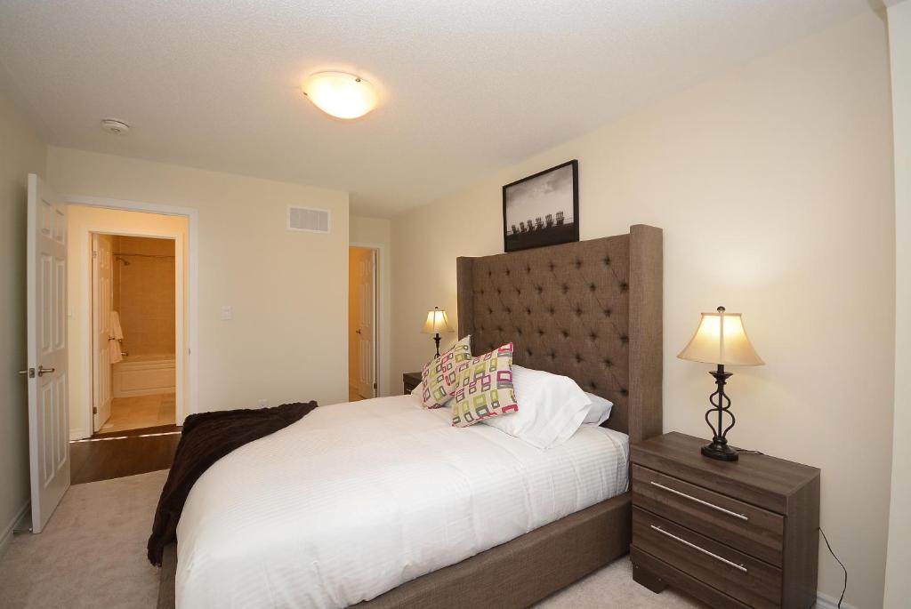 Townhome Collection By Royal Stays - Milton ON photo 1