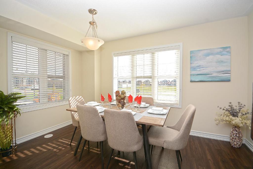Townhome Collection By Royal Stays - Milton ON photo 3