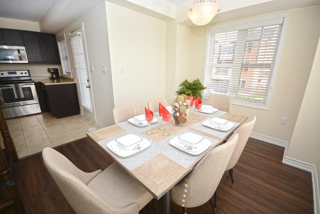 Townhome Collection By Royal Stays - Milton ON photo 4