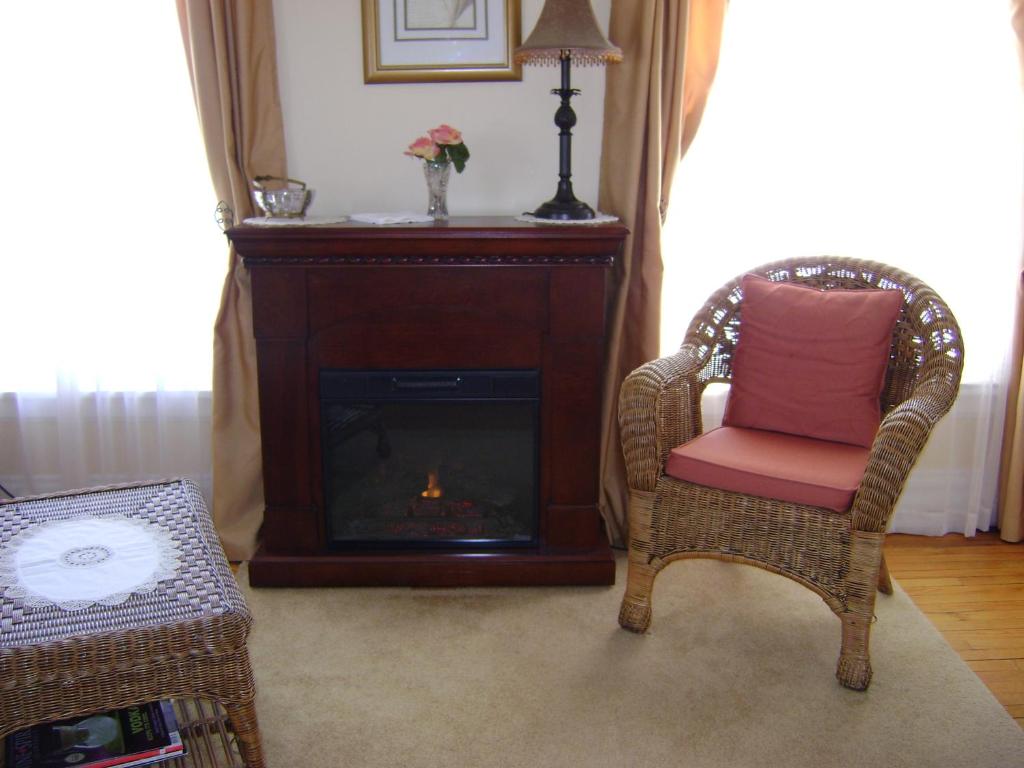 Four Creeks Bed & Breakfast - Tap to explore photos