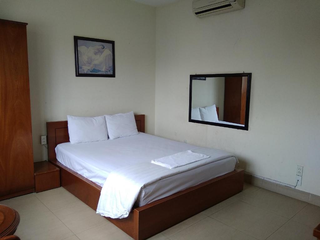 Двухместный (Стандартный номер с кроватью размера «king-size»), THE SIX HOTEL-Hoang Long Son 3