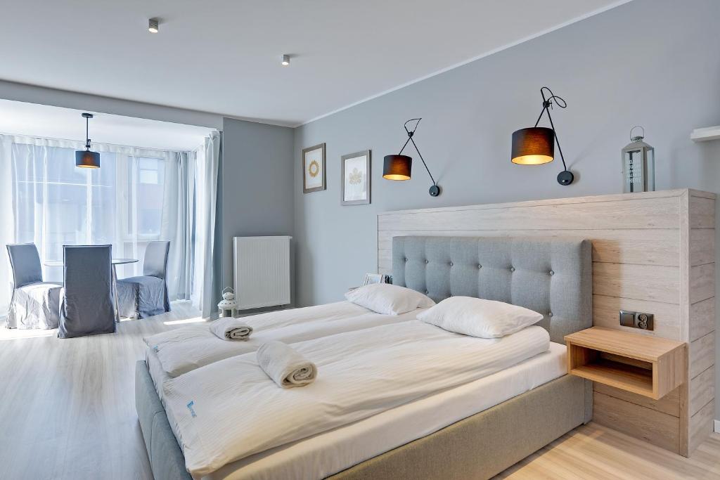 Апартаменты (Апартаменты-cтудио с парковкой), Apartamenty Apartinfo Chmielna Park