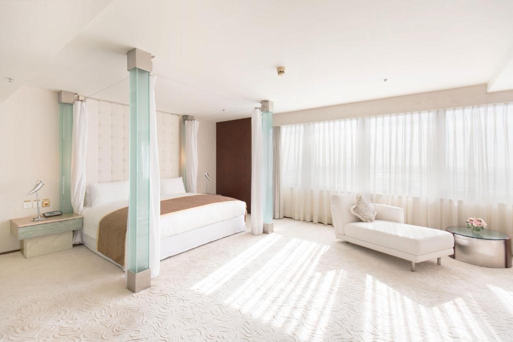 Regal Airport Hotel photo 4