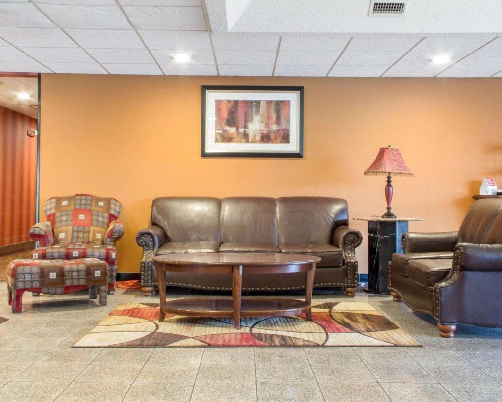 Quality Inn Broken Arrow - Tulsa photo 2