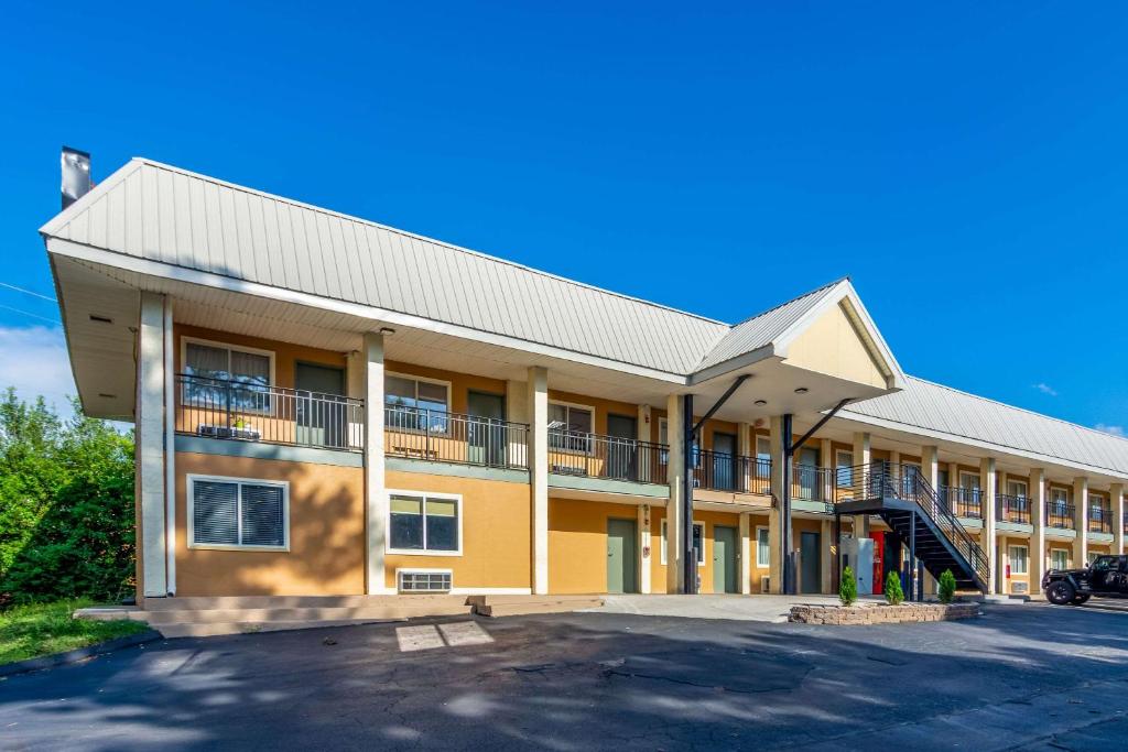Econo Lodge East Ridge - Chattanooga photo 1