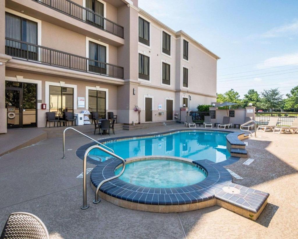 Comfort Suites Houston West at Clay Road - Tap to explore photos
