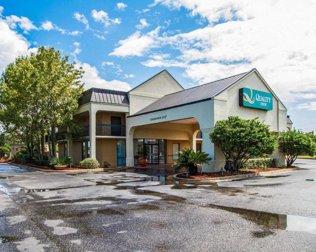 Quality Inn Foley image