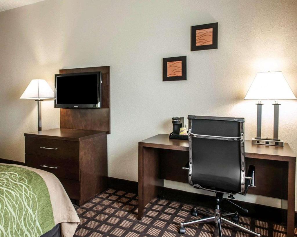 Baymont by Wyndham Richmond I-70 photo 1