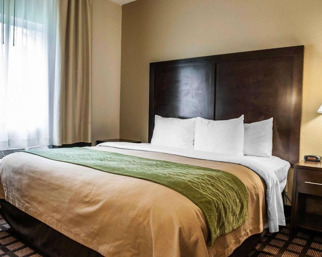 Baymont by Wyndham Richmond I-70 photo 3