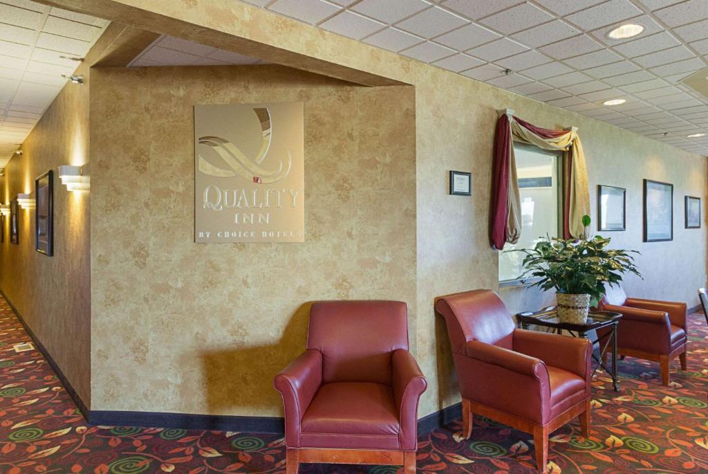 Quality Inn Fairmont photo 3
