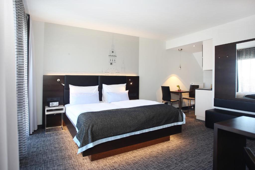 Двухместный (Двухместный номер с 1 кроватью и балконом), Schiller 5 Hotel