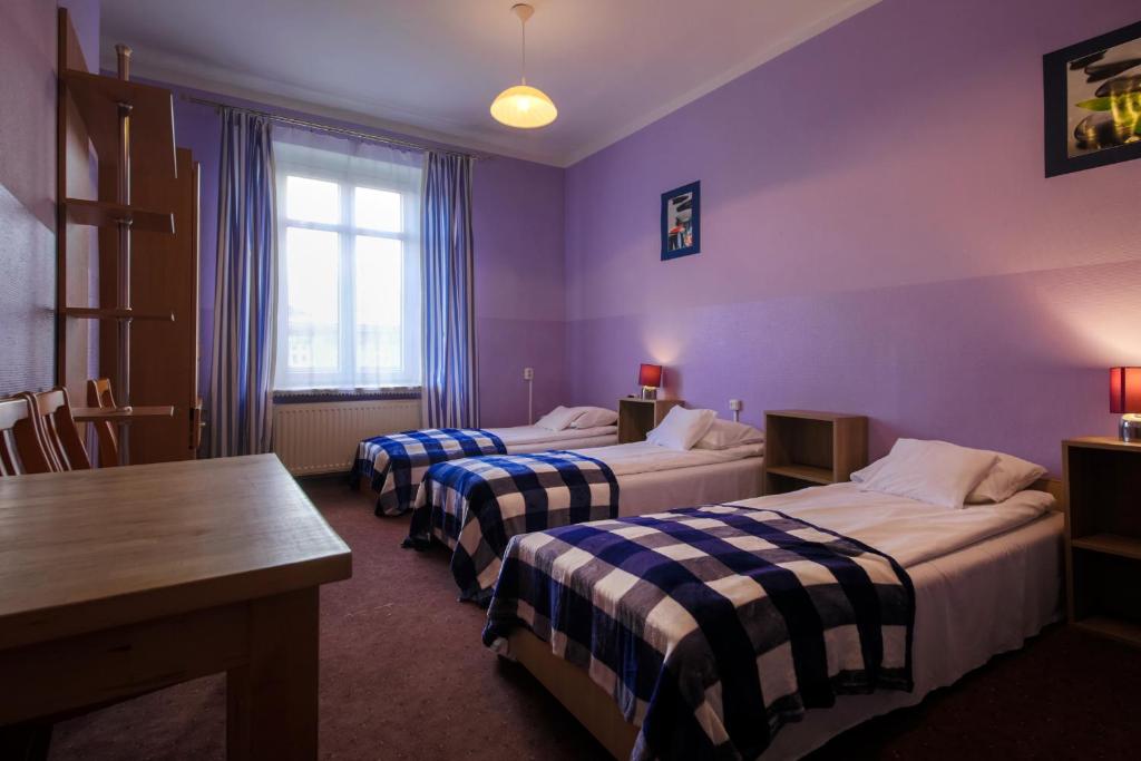 Трехместный (Трехместный номер с общей ванной комнатой), Red Carpet Hostel