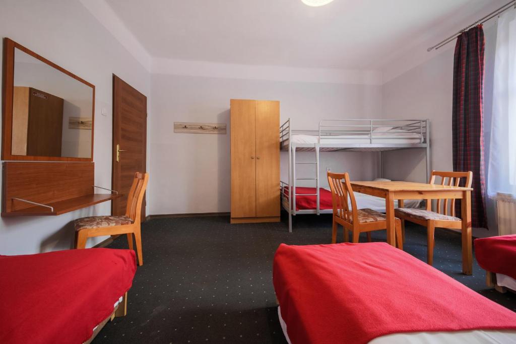 Четырехместный (Четырехместный номер с общей ванной комнатой), Red Carpet Hostel