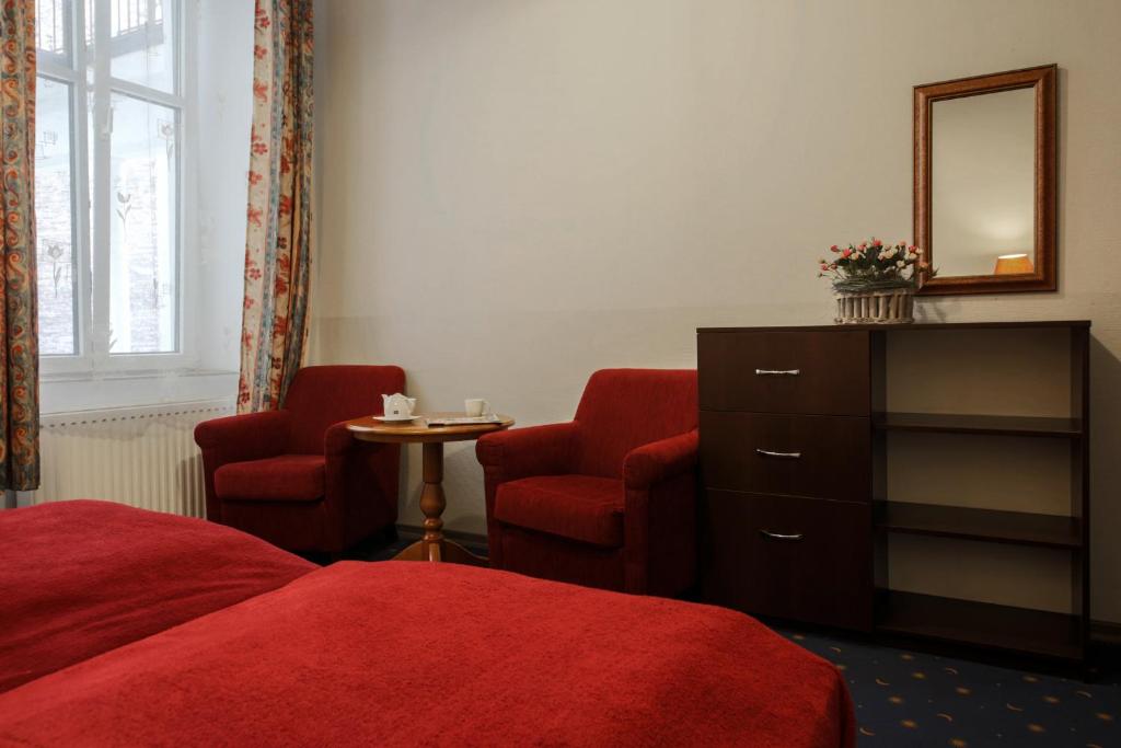 Двухместный (Номер с кроватью размера «king-size»), Red Carpet Hostel