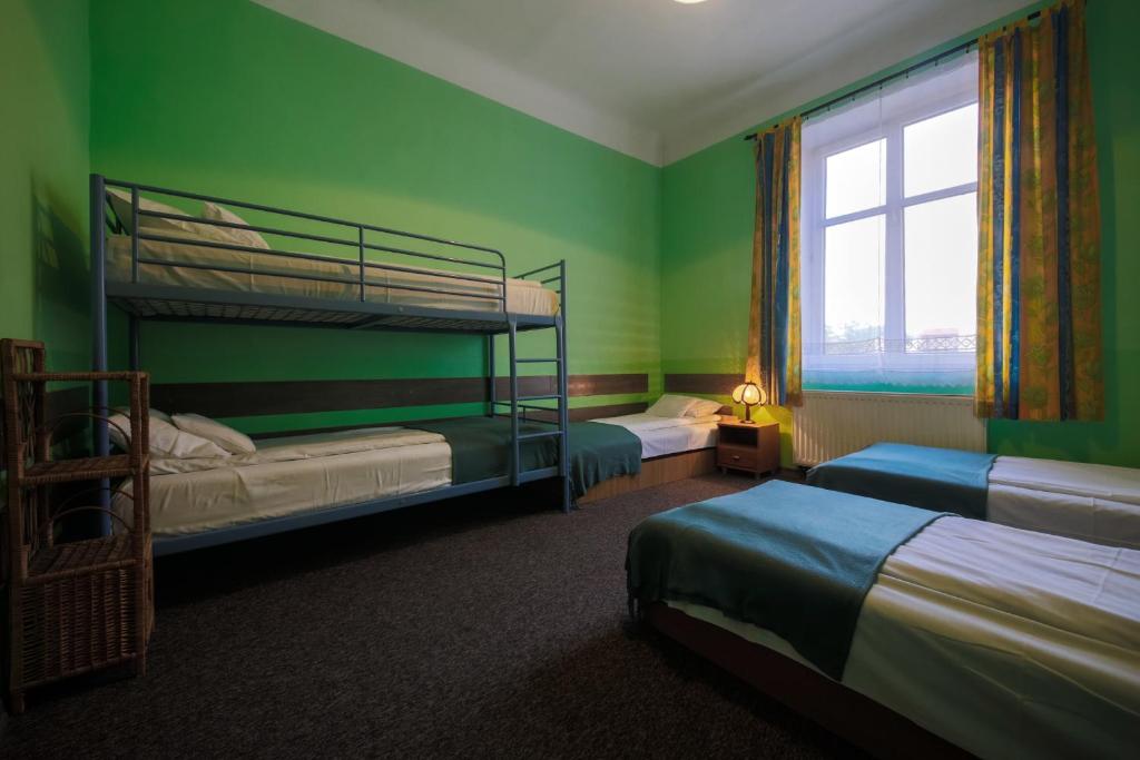 Семейный (Пятиместный номер с общей ванной комнатой), Red Carpet Hostel