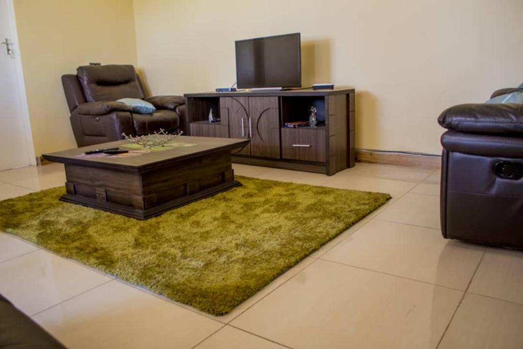 Lynm Residence photo 2