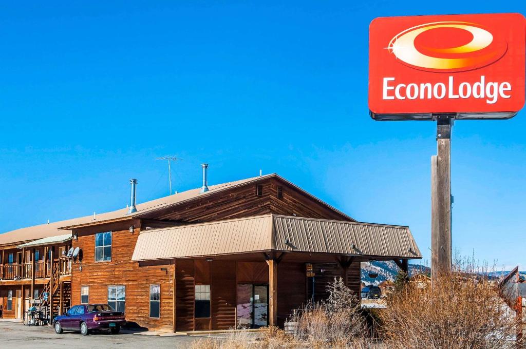 Econo Lodge image