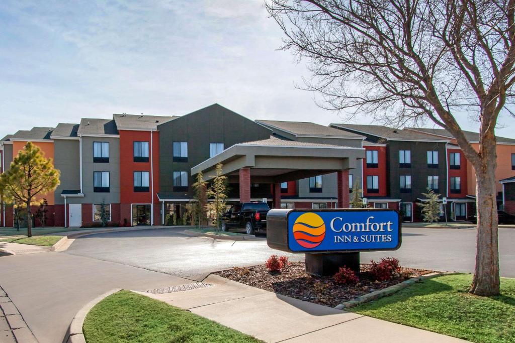 Comfort Inn & Suites Norman near University photo 1