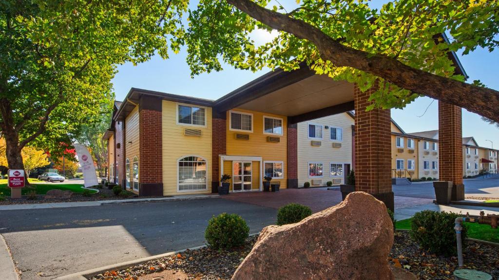 Best Western Plus Meridian image