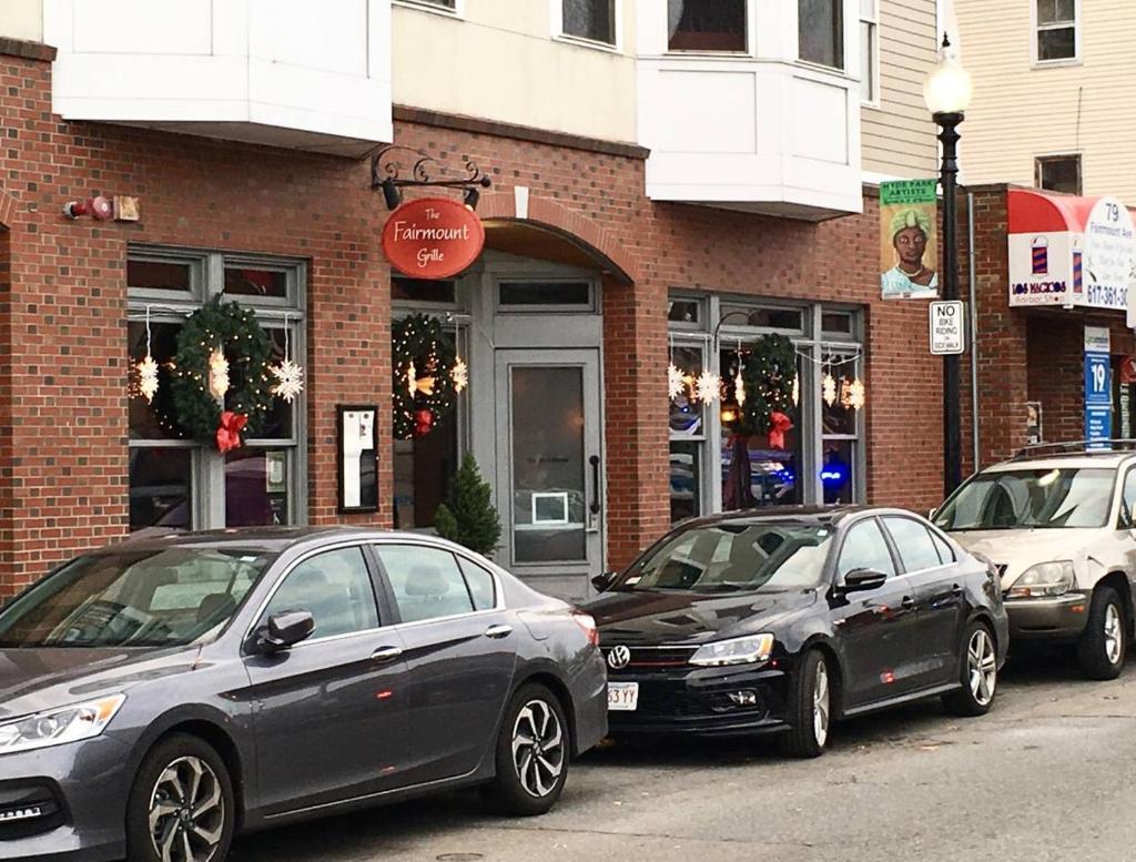 ~*Pet Friendly 30min to Downtown*~ THE BOSTONIAN photo 1