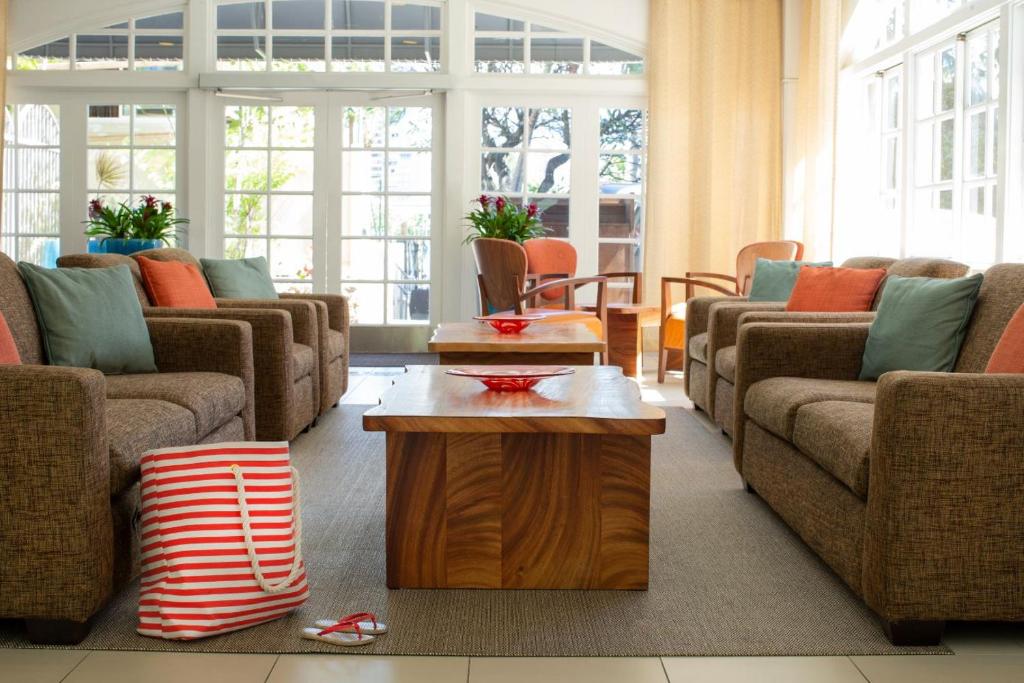 Coconut Waikiki Hotel image