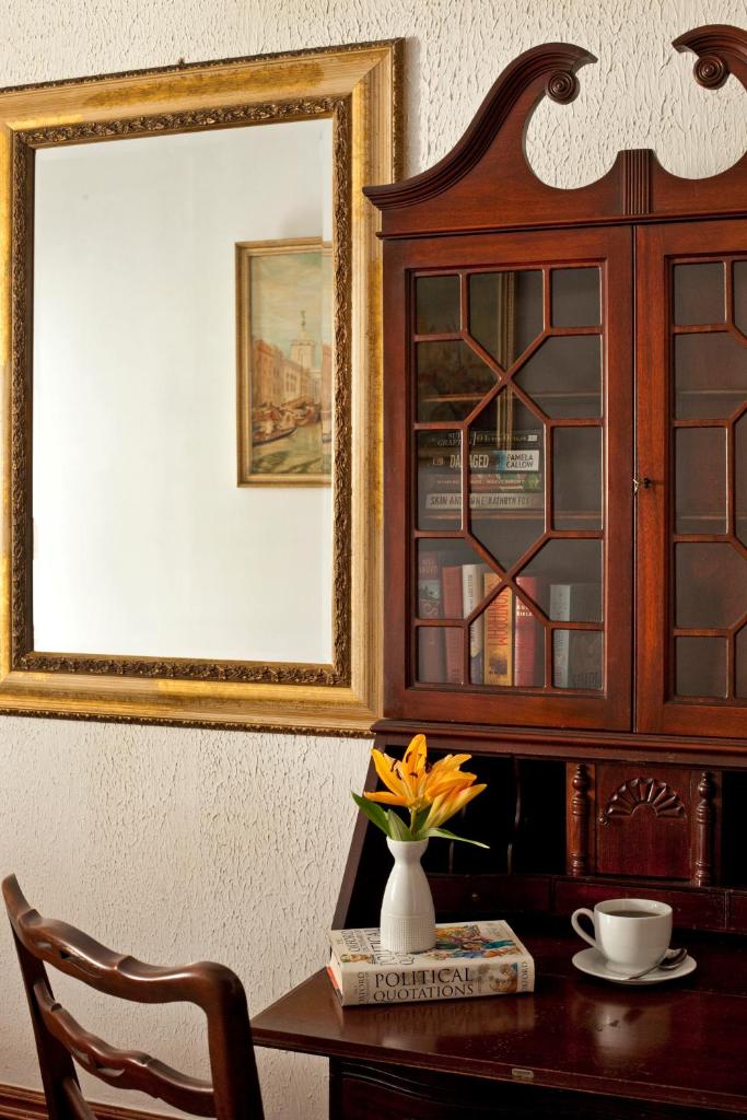 Двухместный (Queen Room 302), American Guest House