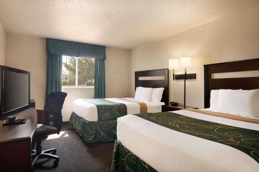 Travelodge by Wyndham Jefferson City photo 2