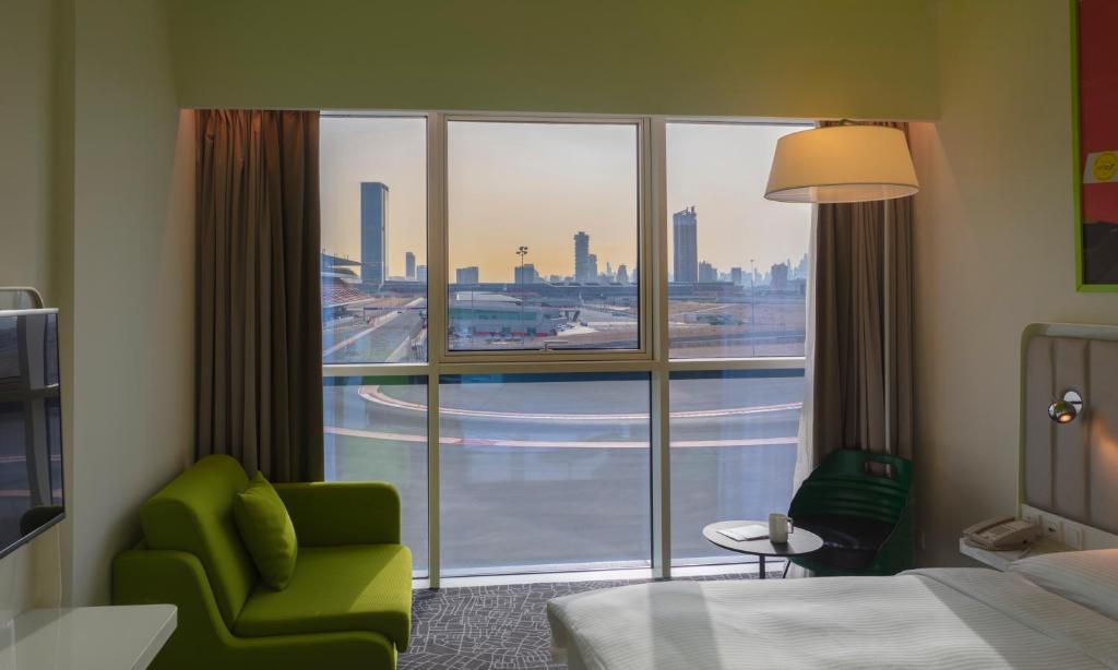 Двухместный (Улучшенный номер с видом на гоночную трассу), Отель Park Inn by Radisson Dubai Motor City
