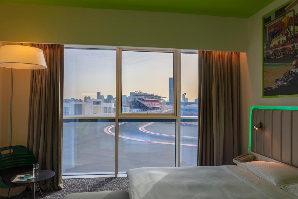 Двухместный (Улучшенный номер с видом на гоночную трассу), Отель Park Inn by Radisson Dubai Motor City