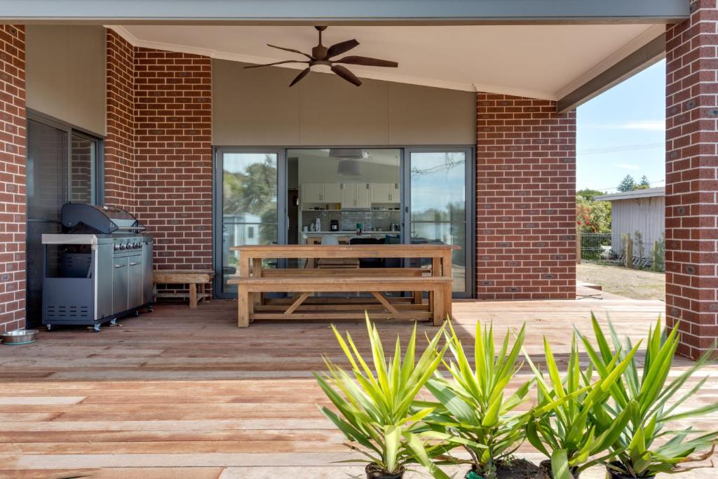Diamond Bay Beach House: brand new photo 1